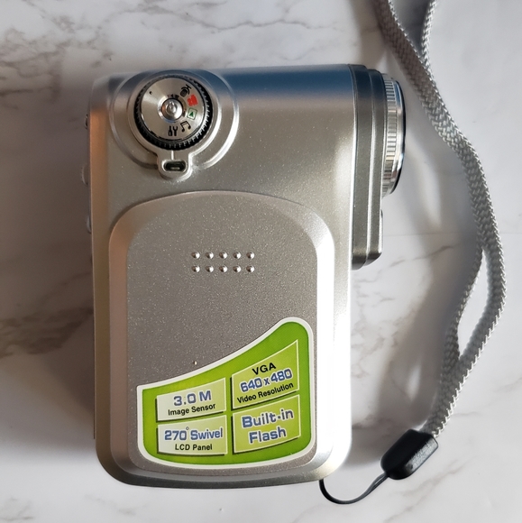 Digital Video Camera - Picture 5 of 12